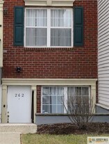 262 Matthews Drive in Newark, NJ - Building Photo
