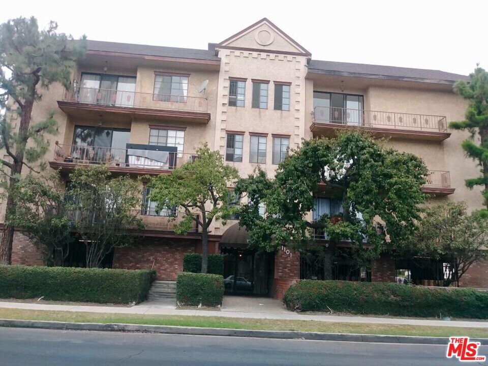 1101 Rexford Dr in Los Angeles, CA - Foto de edificio