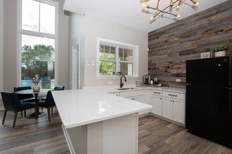 The Landings of Lake Zurich in Lake Zurich, IL - Building Photo - Building Photo