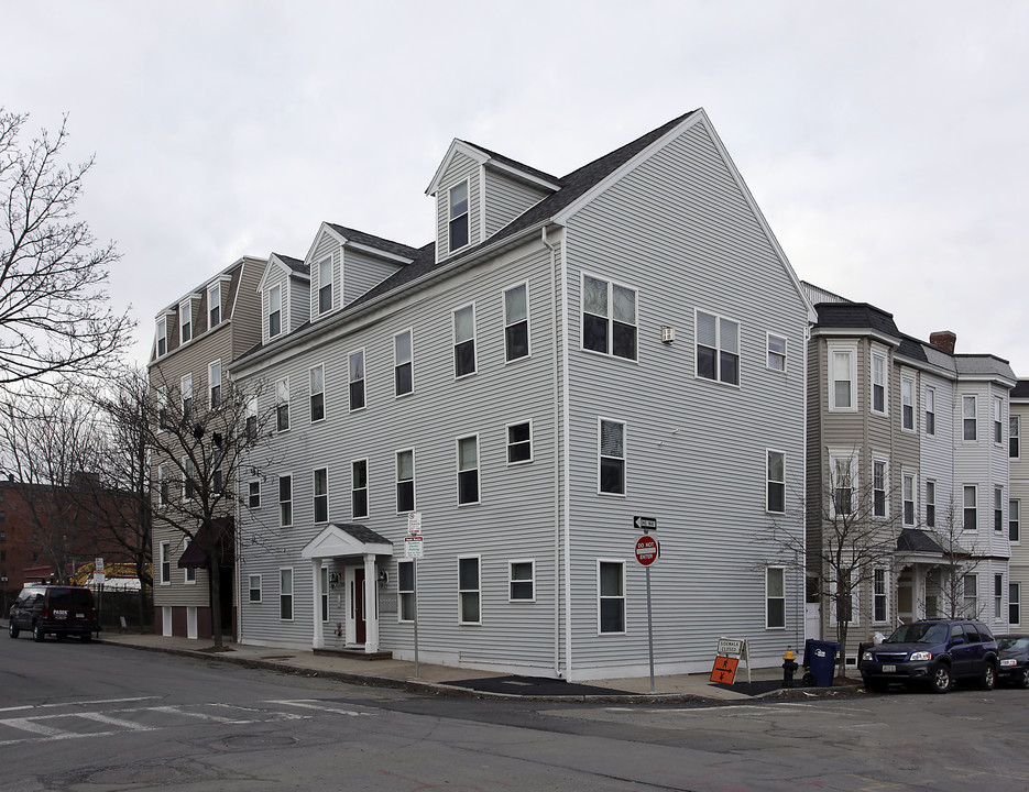 580-582 E 2nd St in South Boston, MA - Building Photo