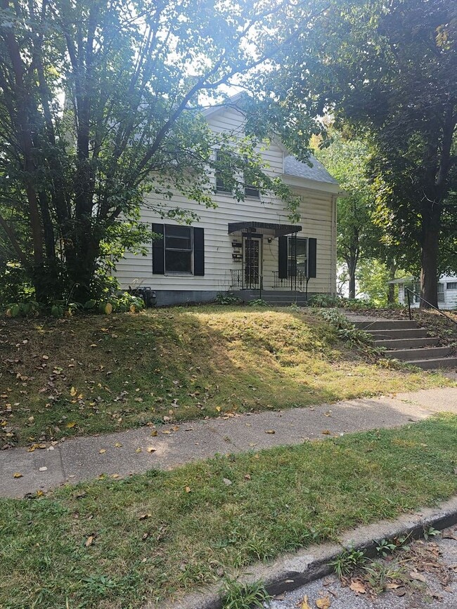 property at 1603 W 10th St