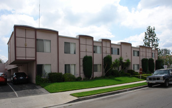 Villa Northgate Apartments in Canoga Park, CA - Building Photo - Building Photo