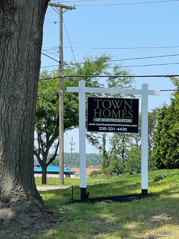 428 Sheraton Dr NW in North Canton, OH - Building Photo - Building Photo