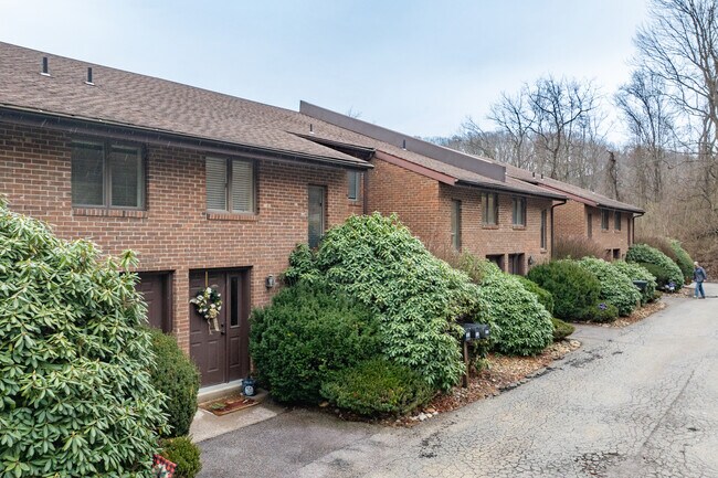 Noble Vista Apartments in Greensburg, PA - Foto de edificio - Building Photo