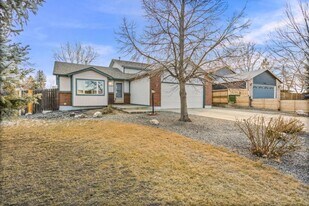2264 Danielle Ct in Loveland, CO - Building Photo
