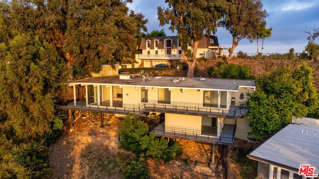 789 Linda Flora Dr in Los Angeles, CA - Building Photo - Building Photo