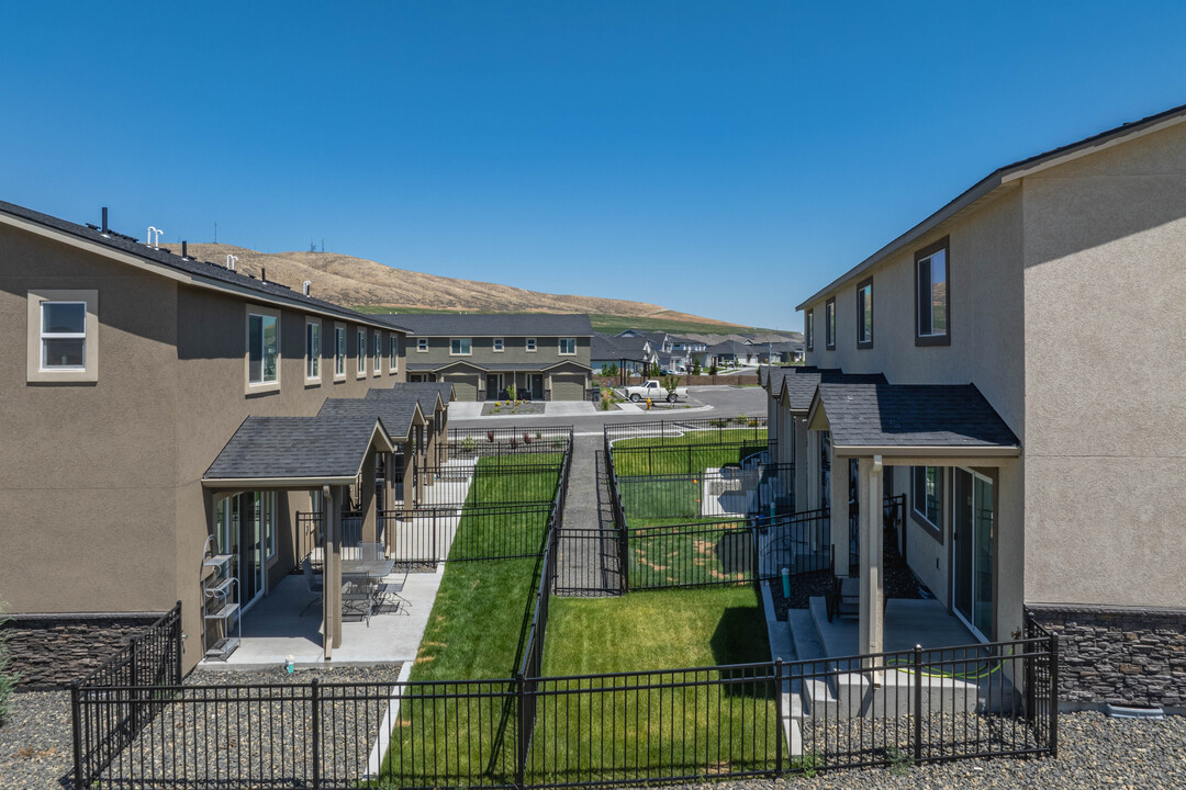 West Vine Townhomes in Richland, WA - Building Photo