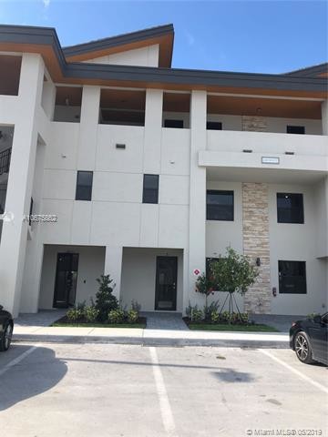 10419 NW 82nd St-Unit -2 in Doral, FL - Foto de edificio