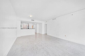 244 Biscayne Blvd, Unit 3704 in Miami, FL - Building Photo - Building Photo