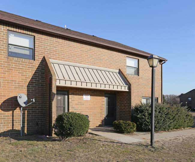 Doctors Path Apartments in Riverhead, NY - Foto de edificio - Building Photo