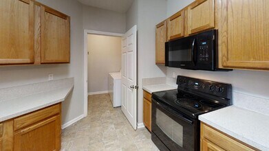 785 Oakleaf Plantation Pkwy in Orange Park, FL - Building Photo - Building Photo