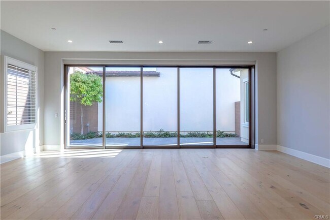 124 Bellini in Irvine, CA - Building Photo - Building Photo