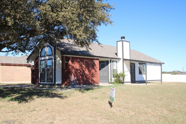 302 Bronc Dr in Copperas Cove, TX - Foto de edificio - Building Photo