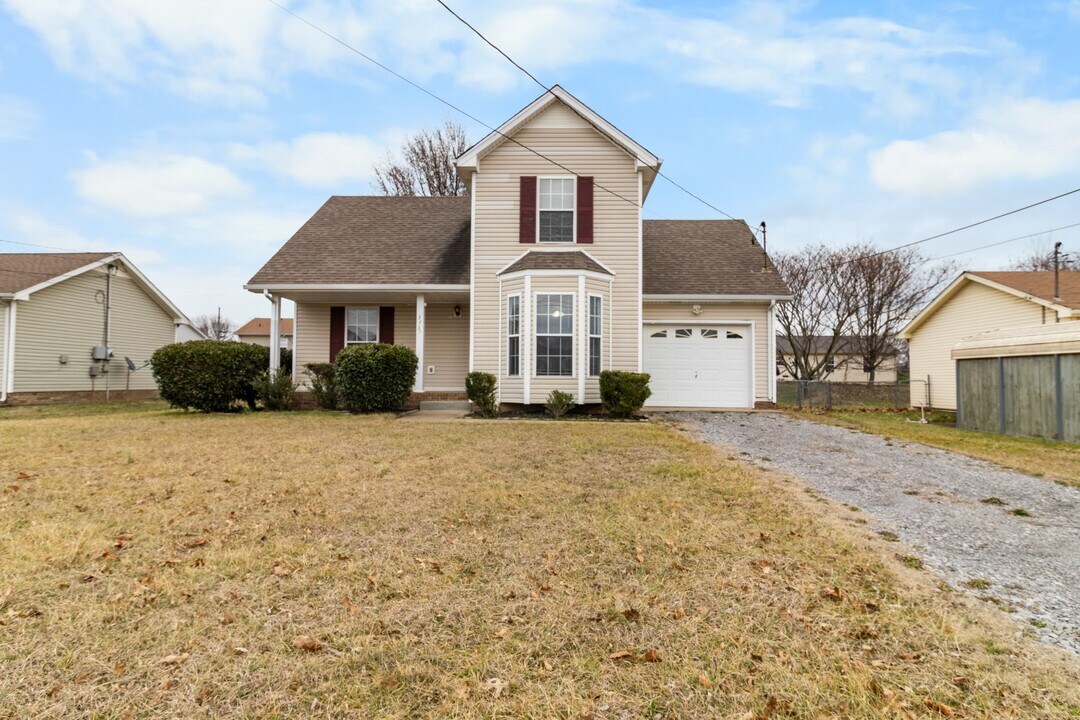 3437 Kingfisher Dr in Clarksville, TN - Building Photo