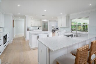 635 Fountainhead Ln in Naples, FL - Building Photo - Building Photo