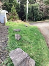 365 SW Pacific View St in Waldport, OR - Building Photo - Building Photo