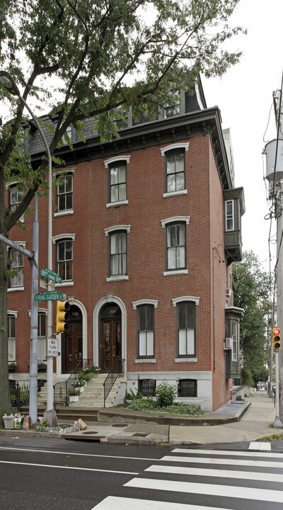 2038 Spring Garden St in Philadelphia, PA - Building Photo