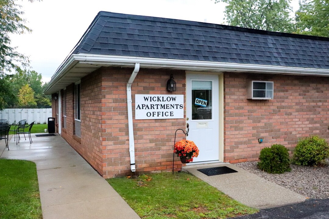 Wicklow Apartments in Saginaw, MI - Building Photo