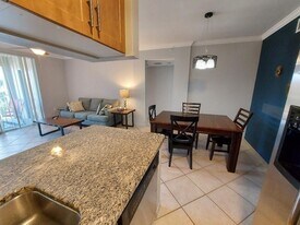 6482 Emerald Dunes Dr in Royal Palm Beach, FL - Building Photo