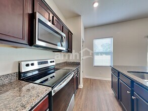 11510 Bryce Canyon Ln in Gibsonton, FL - Building Photo - Building Photo