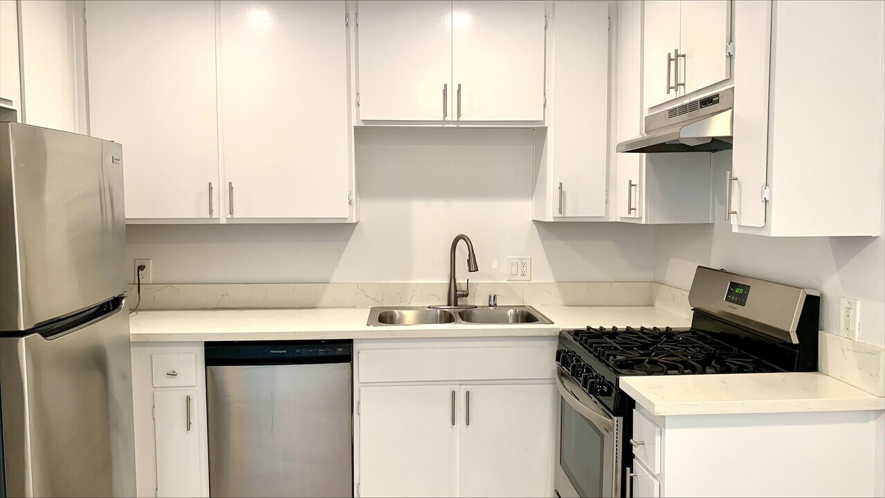 2724 Abbot Kinney Blvd in Los Angeles, CA - Building Photo