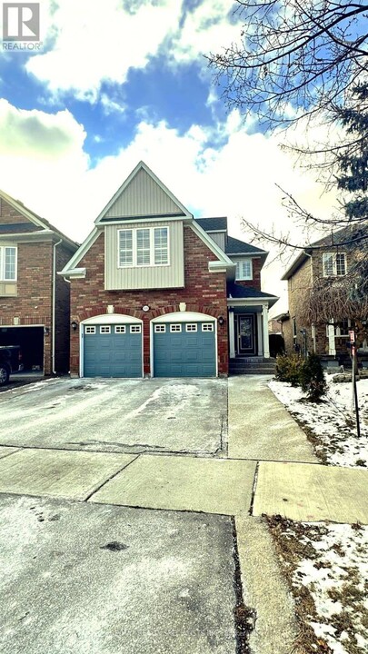 7276 Bread Fruit Ln in Mississauga, ON - Building Photo