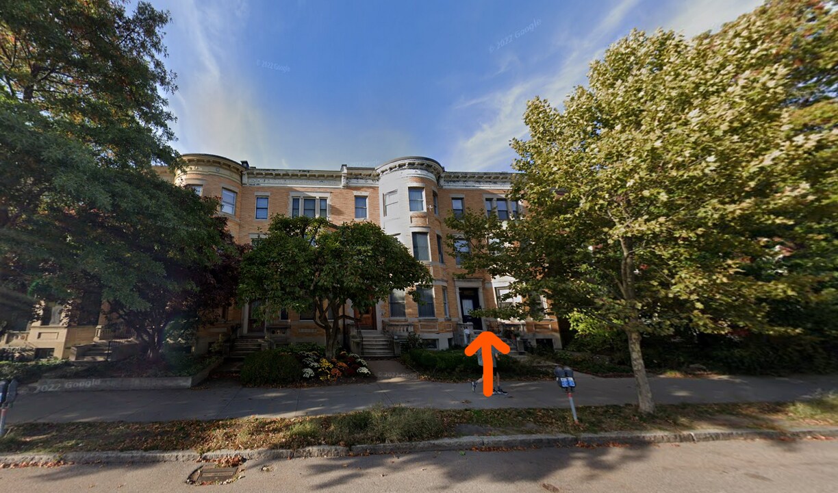 1728 Beacon St, Unit 1 in Brookline, MA - Building Photo