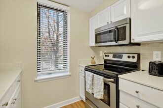 The Saratoga Apartments in Washington, DC - Foto de edificio - Building Photo