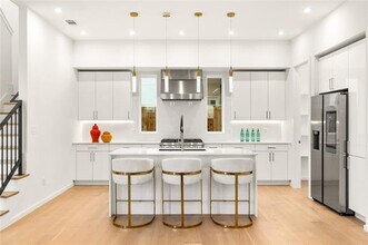 825 Nomas St in Dallas, TX - Building Photo - Building Photo