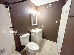 710 E Dean Keeton St in Austin, TX - Foto de edificio - Building Photo