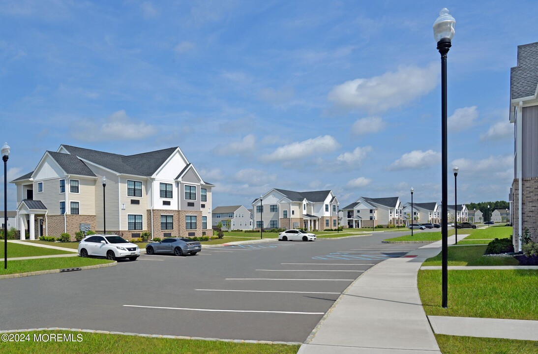 803 Ginger Ln in Old Bridge, NJ - Building Photo