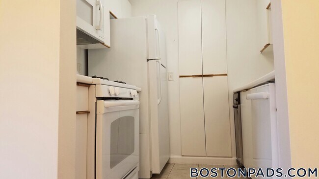 237 Independence Dr in Chestnut Hill, MA - Building Photo - Building Photo