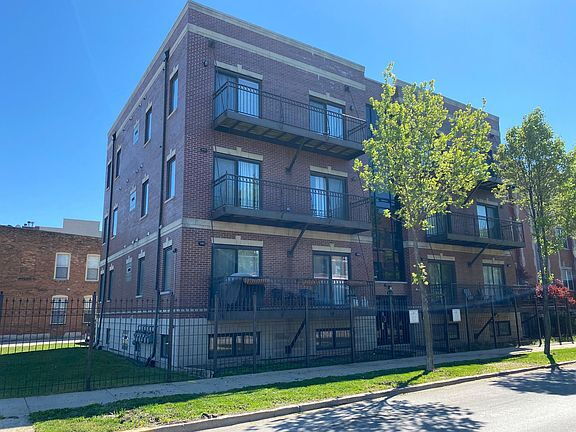 2305 W Harrison St in Chicago, IL - Building Photo