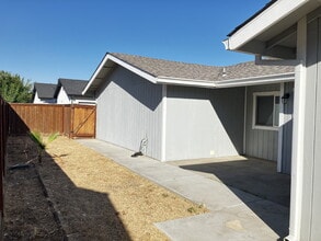 3243 Denver Ave in Merced, CA - Building Photo - Building Photo