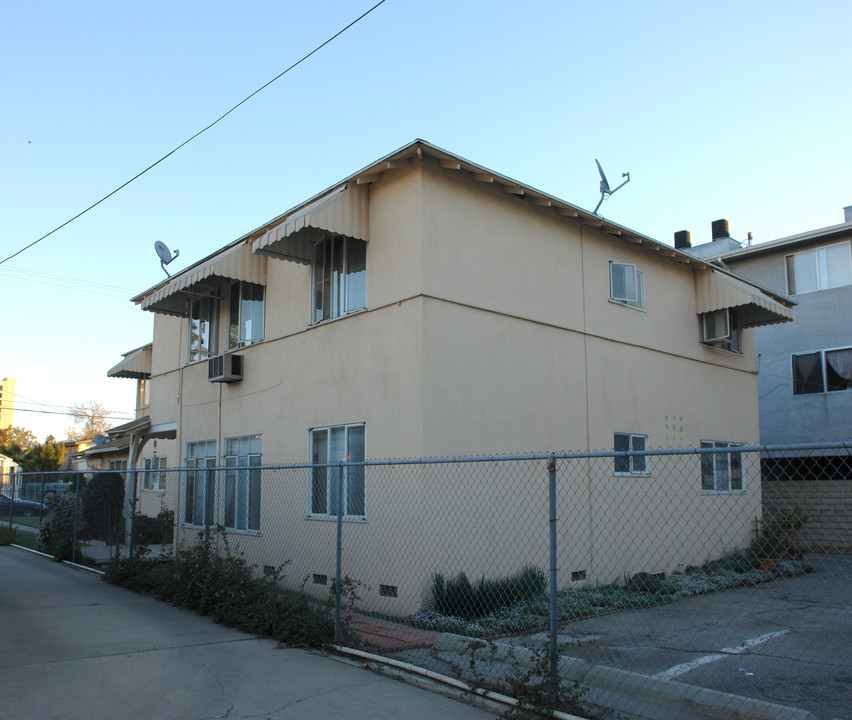 11016 Otsego St in North Hollywood, CA - Foto de edificio