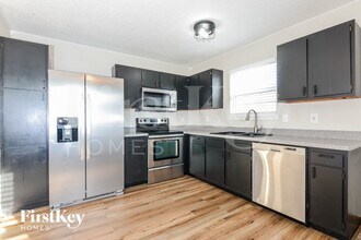 5355 Milhouse Rd in Indianapolis, IN - Foto de edificio - Building Photo