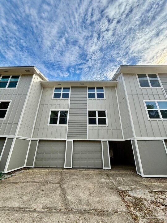 200 Pensacola Beach Rd in Gulf Breeze, FL - Building Photo