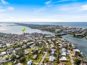 1610 Stickney Point Rd in Sarasota, FL - Building Photo - Building Photo