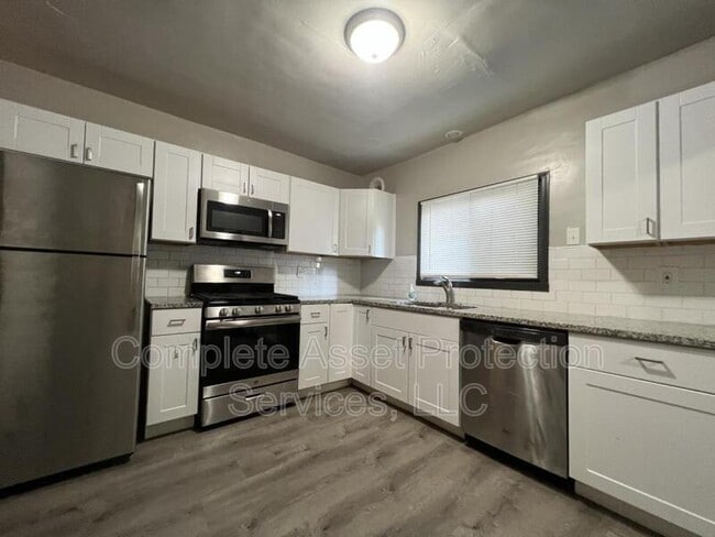 property at 1119 E 39th Pl