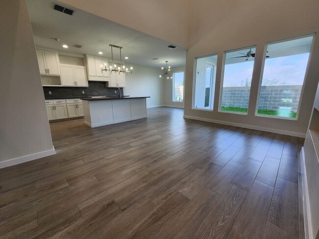 7506 Cresta Bella St in Laredo, TX - Building Photo - Building Photo