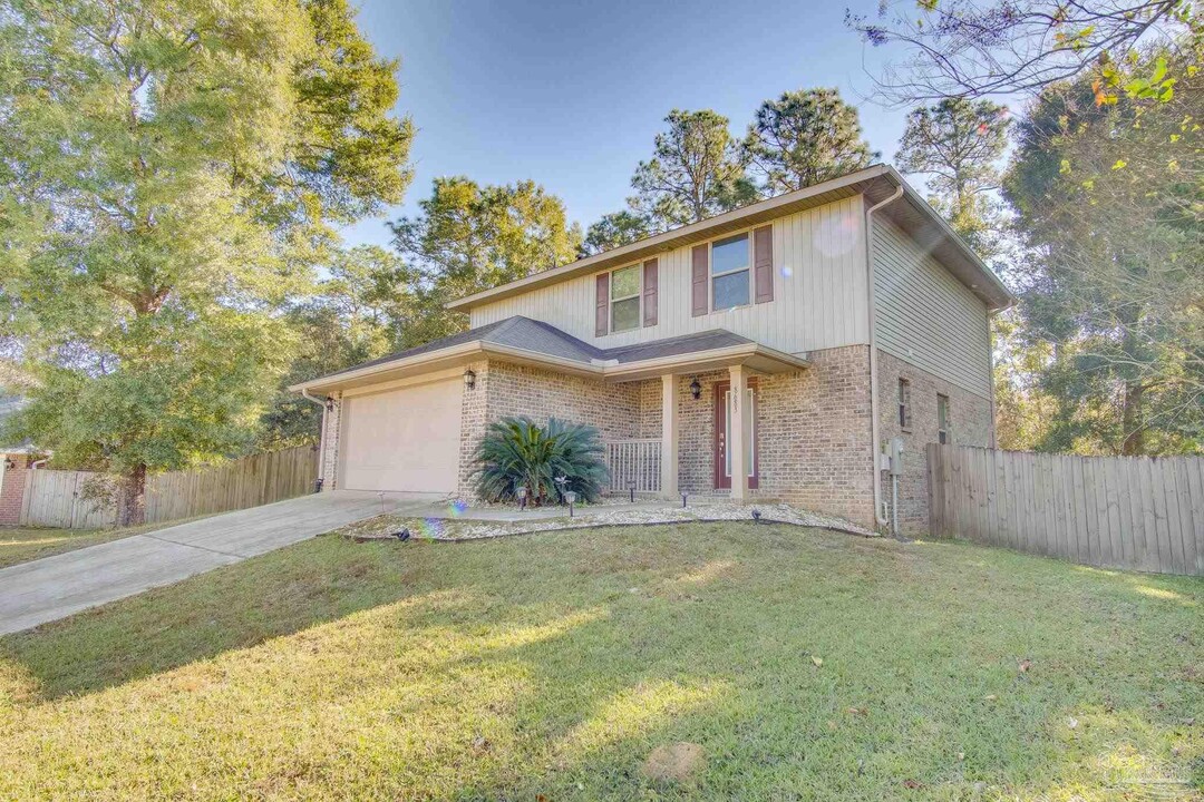 8683 Reagan Dr in Pensacola, FL - Building Photo