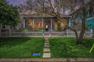 3306 Avenue R in Galveston, TX - Building Photo - Building Photo