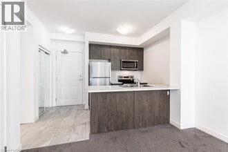 450 Dundas St E in Waterdown, ON - Building Photo - Building Photo
