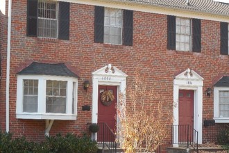 Gardenvillage Apartments & Townhouses in Baltimore, MD - Foto de edificio - Building Photo