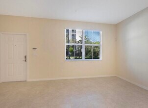 1247 Vía De Fossi in Boynton Beach, FL - Building Photo - Building Photo