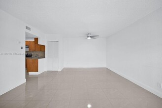 645 Kathy Ct in Margate, FL - Building Photo - Building Photo