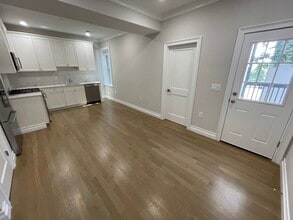 19 Bostonia Ave in Brighton, MA - Foto de edificio - Building Photo