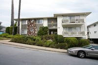 1308 Palos Verdes Dr in San Mateo, CA - Foto de edificio - Building Photo