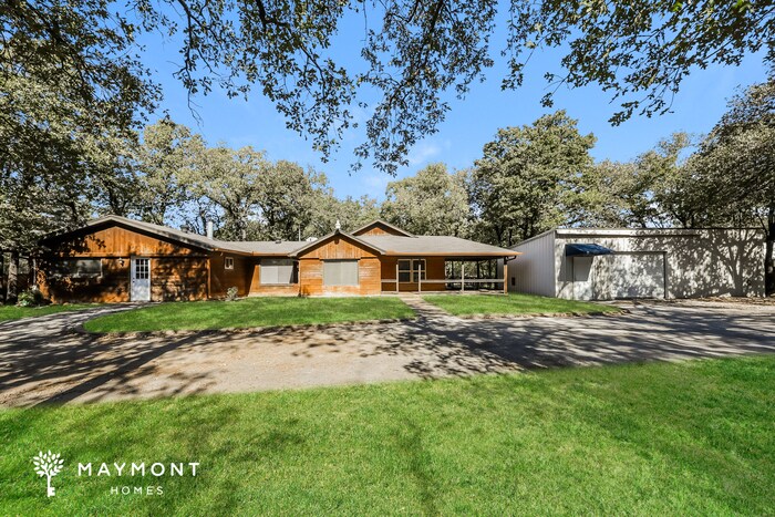 1801 Whispering Oaks St in Burleson, TX - Building Photo