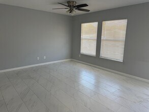 107 NW Curtis St in Port St. Lucie, FL - Foto de edificio - Building Photo